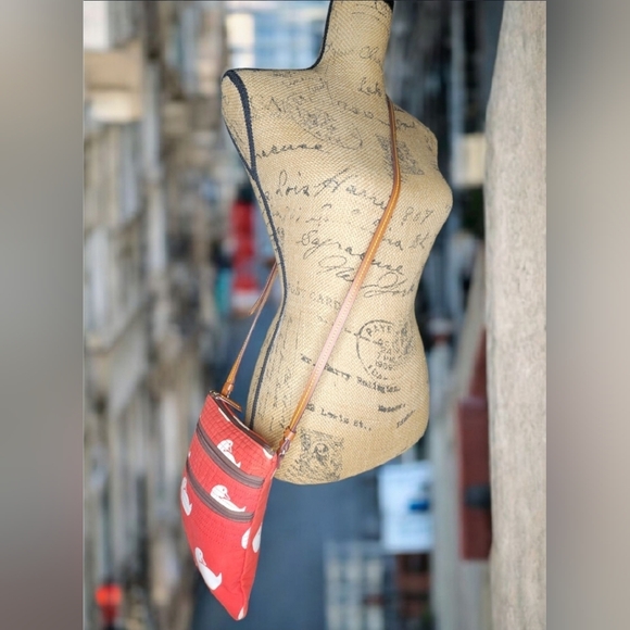 Vintage Dooney & Bourke Red Nylon Triple-Zip Crossbody Bag - Picture 9 of 16